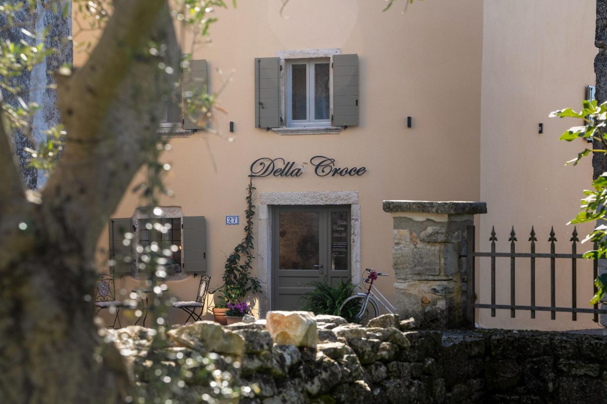 Della Croce *